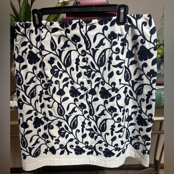 TALBOTS A-LINE LINEN BLEND TEXTURED NAVY BLUE FLORAL EMBROIDERED SKIRT SZ 14P - Picture 3 of 10